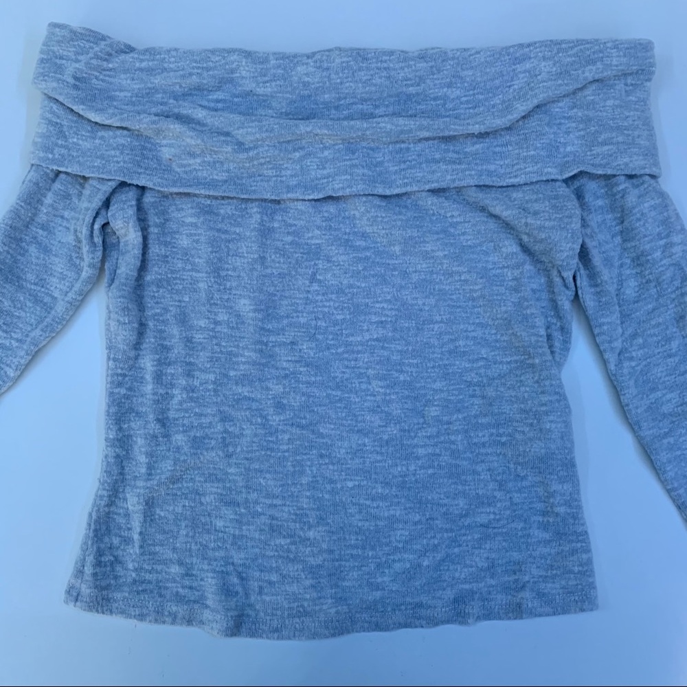 Forever 21 off the shoulder long sleeves shirt - Picture 2 of 4